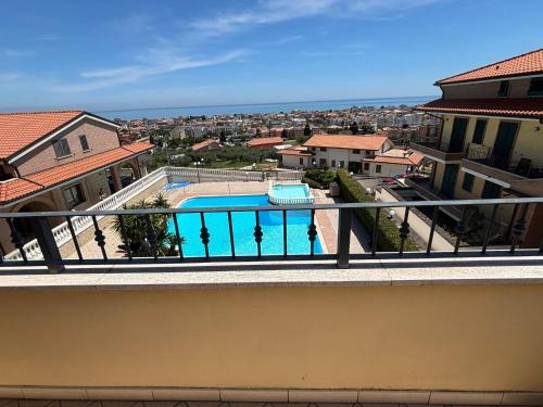 Het zwembad bij of vlak bij Residence IL BORGO 40