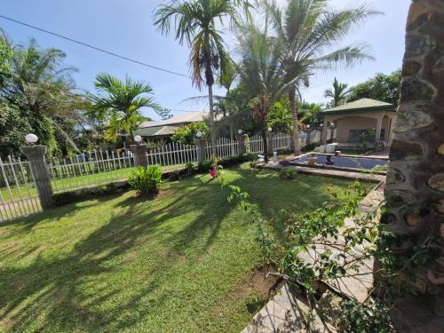 Ein Garten an der Unterkunft Paradise Beach Appart with Kitchen by Casa