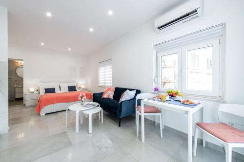 Stylish sea view studio