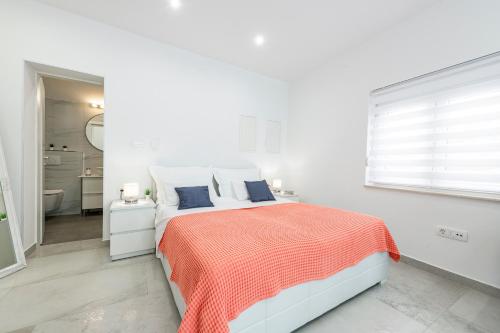 Stylish sea view studio