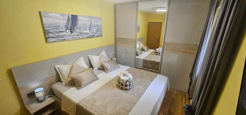 Luxury apartment MaLea with jacuzzi and sauna, by the sea