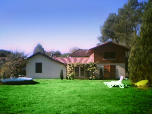 MAISON AVEC MAGNIFIQUE JARDIN LANDES Lit et mixe