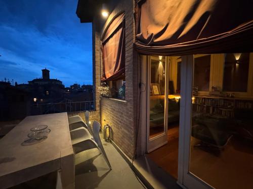 En balkon eller terrasse på sui tetti di bologna