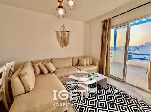 a living room with a couch and a table at Paros Vibes, Penthouse Mountain View Ras Al Hekma in Ras Elhekma