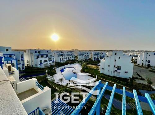 a view from the balcony of a apartment building at Paros Vibes, Penthouse Mountain View Ras Al Hekma in Ras Elhekma