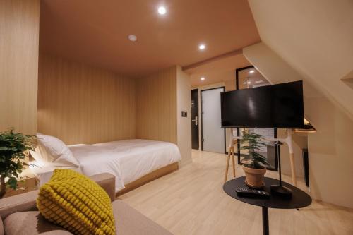 Μια τηλεόραση ή/και κέντρο ψυχαγωγίας στο Hotelarrive Euljiro Tum
