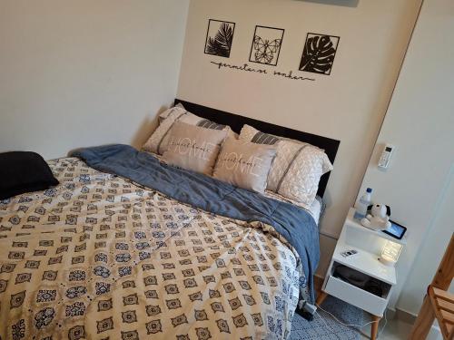 Cama o camas de una habitación en AP compartilhado Quarto aconchegante em Camboriú 10 min de BC