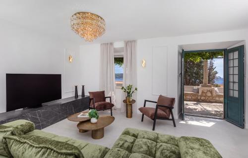 Χώρος καθιστικού στο Unique Mediterranean 4 Star Apartment with Spa zone
