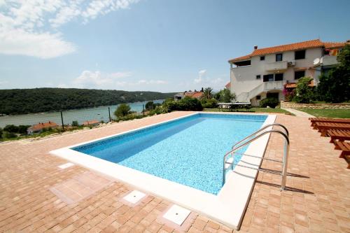 Apartment with a spacious garden and pool