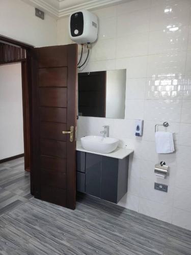 Gambar di galeri bagi Fresh Studio in Accra, Ga West di Trofwi