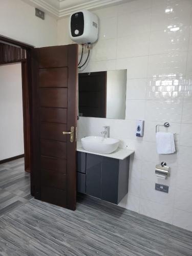 Gambar di galeri bagi Fresh Studio in Accra, Ga West di Trofwi