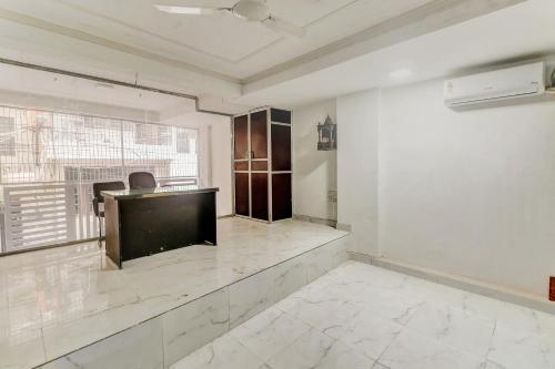 an empty room with a desk and a window at Hotel O South Plaza in New Delhi