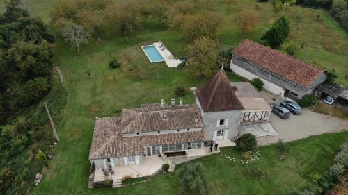 an aerial view of a large house with a yard at Chambres d'hôtes du Palens in Laugnac