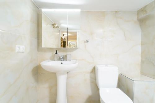 Ένα μπάνιο στο Sunset House