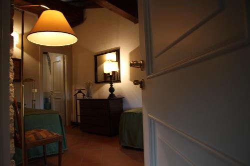 a hallway with a room with a table and a lamp at Akasamia B&B - La Dimora in Itri
