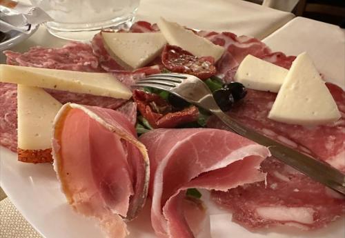 ホテルの敷地内または近くでの食事または食べ物