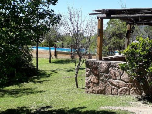 Κήπος έξω από το Cabañas Pedras Moras