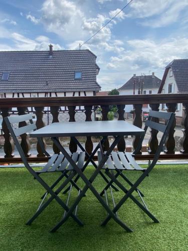 Photo de la galerie de l'établissement Duplex douillet Renové - Terrasse - Wifi - Parking - Proche piste cyclable -, à Schleithal