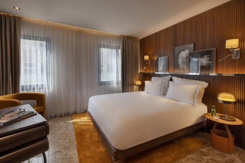 Postel nebo postele na pokoji v ubytování Fiori 41-By Adam Hotels