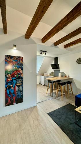 a living room with a large painting on the wall at Charmant appartement 3 pièces proche hyper centre Strasbourg in Strasbourg