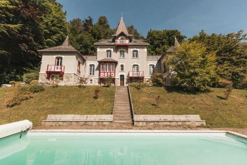 Appartement dans Manoir avec piscine face au Golf d'Uriage