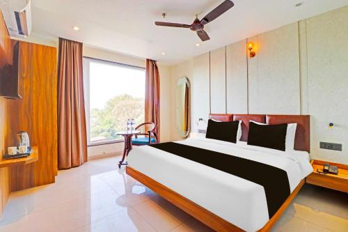Katil atau katil-katil dalam bilik di Townhouse Oak Patel Nagar Dehradun Railway Junction