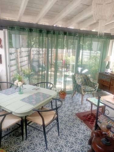 O zonă de relaxare la La maison des pins