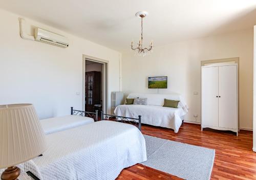 Un ou plusieurs lits dans un hébergement de l'établissement Hostly-San Giuseppe Luxury Apartment-By the Tower