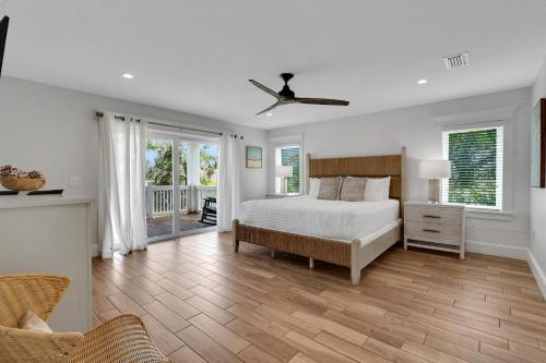 Giường trong phòng chung tại Sea Spray