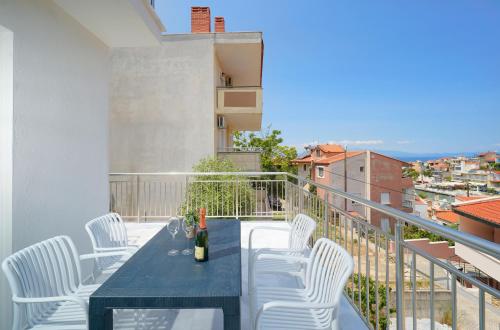 Balkoni atau teres di JoLyk Apartments