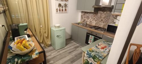a small kitchen with a sink and a stove at A ca' vostra in Villanova dʼAsti
