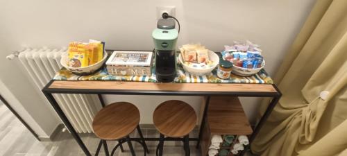 a table with food and a blender on it at A ca' vostra in Villanova dʼAsti