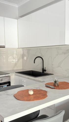 Una cocina o cocineta en The Luxe Spot