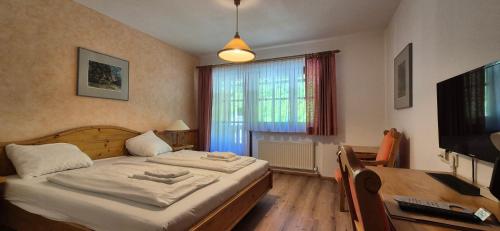 TV a/nebo společenská místnost v ubytování Sporthotel Dachstein West