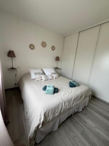 a bedroom with a bed with two towels on it at Chez Marie et Fabrice in La Marque