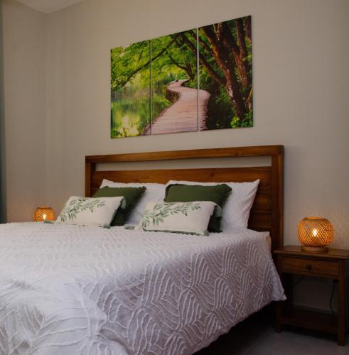 Ellara Escapes - Modern 1-Bedroom Apartment with Hill View - Sodnac, Quatre Bornes