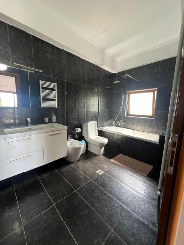 Un baño de Hotel Lula Ksamil