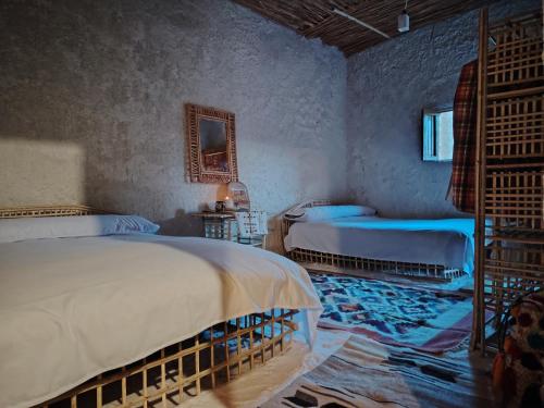Una cama o camas en una habitación de Dar Ismail Siwa
