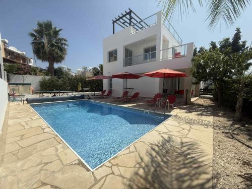 Villa Sunny Breeze In A Prime Spot Near Everything