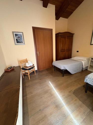 a room with two beds and a wooden floor at Il Capisterium in Norcia