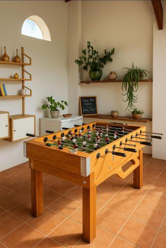a table with a chessboard in a room at Casa da Praia do Ribatejo - Casa da Arcada in Praia do Ribatejo