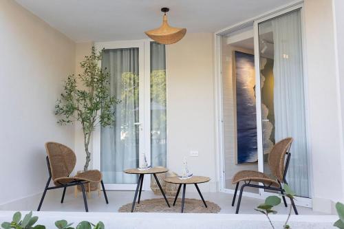 a room with two tables and chairs and a window at Xanadú in Sampiño