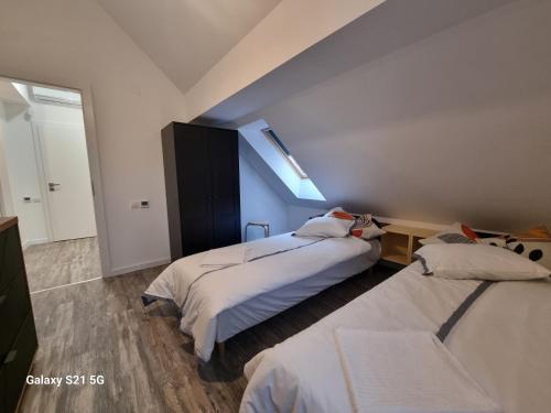a bedroom with two beds and a window at Nomad's Place in Cireşu
