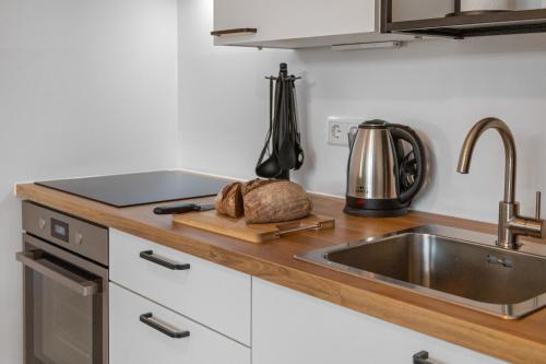 Dapur atau dapur kecil di Exklusives Studio - Zentral Innenstadtlage - Kostenloser Parkplatz - Aufzug - Modern für bis zu 4 Personen - Smart Home