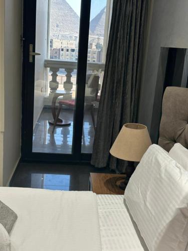 Ένα ή περισσότερα κρεβάτια σε δωμάτιο στο Pyramids Yard Hotel