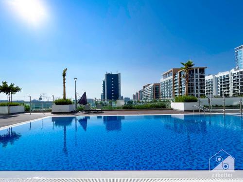 Πισίνα στο ή κοντά στο Luxury & City Views Studio in Azizi Riviera