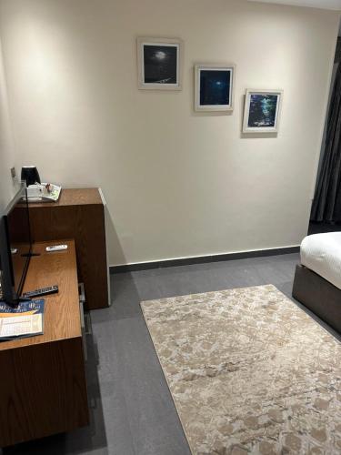 Μια τηλεόραση ή/και κέντρο ψυχαγωγίας στο Pyramids Yard Hotel