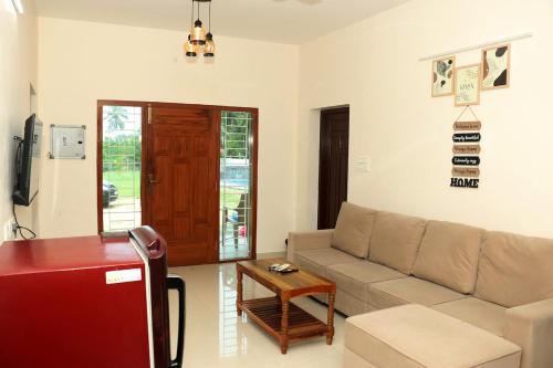 Μια τηλεόραση ή/και κέντρο ψυχαγωγίας στο Riverfront Villa, Kanyakumari - 2 BHK
