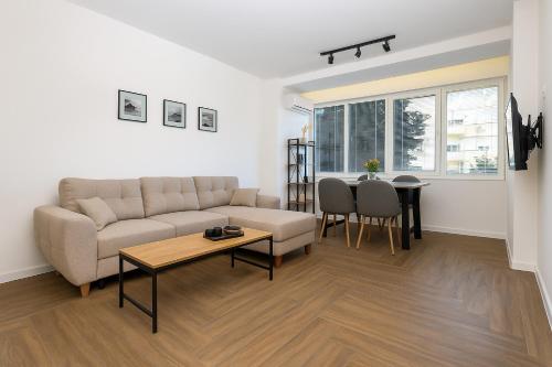 Posezení v ubytování Cozy and comfortable northern apartment, Kapana district, Plovdiv, Center