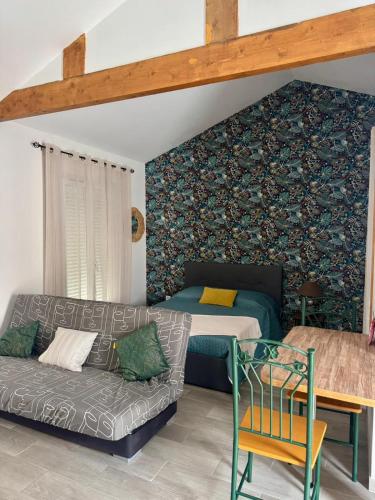a living room with a bed and a couch at Casinhas do Marão in Parada